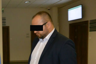 Zamość. Ks. Łukasz nagrywał dziewczynki w przebieralni. Podglądacz w sutannie [ZDJĘCIA]