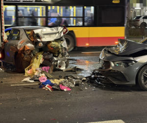 Miał trzy promile, rozbił cztery auta. 26-latek roztrzaskał się w Warszawie