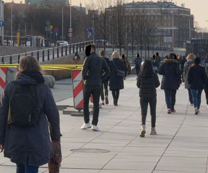 Tłumy nad Wisłą podczas epidemii
