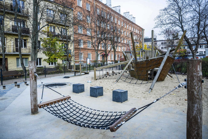 To najstarsze osiedle w Warszawie. Aby żyć jak w bajce panowały tu dziwne zasady