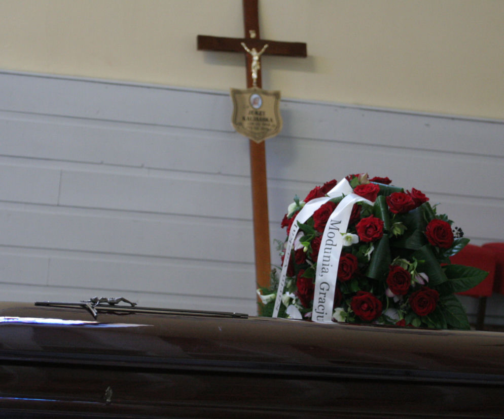 W Polsce umiera coraz więcej ludzi umiera - alarmuje branża pogrzebowa. Winny nie tylko COVID-19