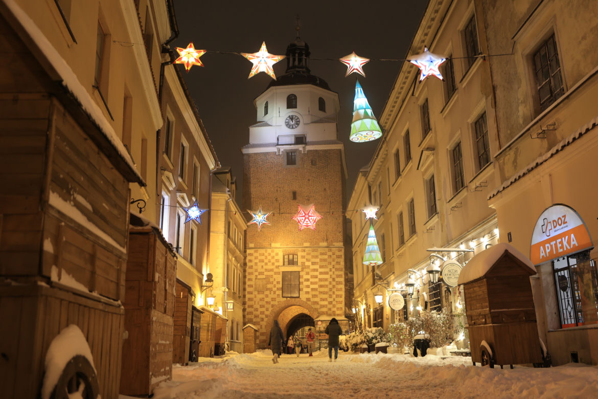 Śnieżny Lublin wieczorową porą