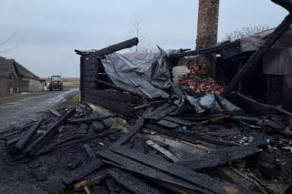 Spłonął budynek mieszkalny w miejscowości Rogóziec w gminie Mordy