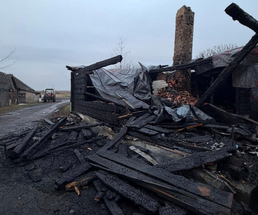 Budynek mieszkalny w miejscowości Rogóziec w gminie Mordy spłonął prawie doszczętnie