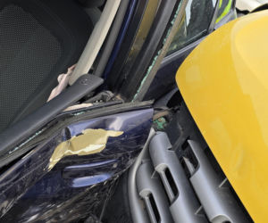 Kolizja na DK12 koło Leszna. Pojazdy omal nie wpadły do rowu