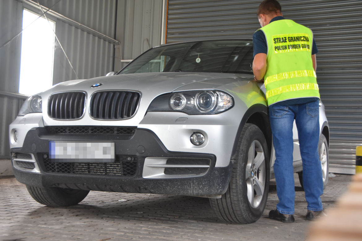 Bmw i mercedes z przebitymi numerami na przejściach granicznych w Medyce i Korczowej [FOTO]
