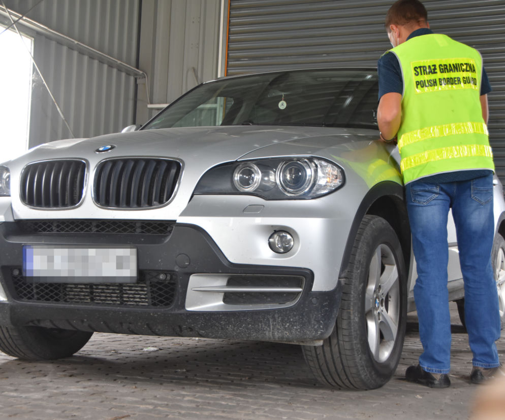 Bmw i mercedes z przebitymi numerami na przejściach granicznych w Medyce i Korczowej [FOTO]