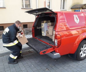 Strażacy pomagają seniorom