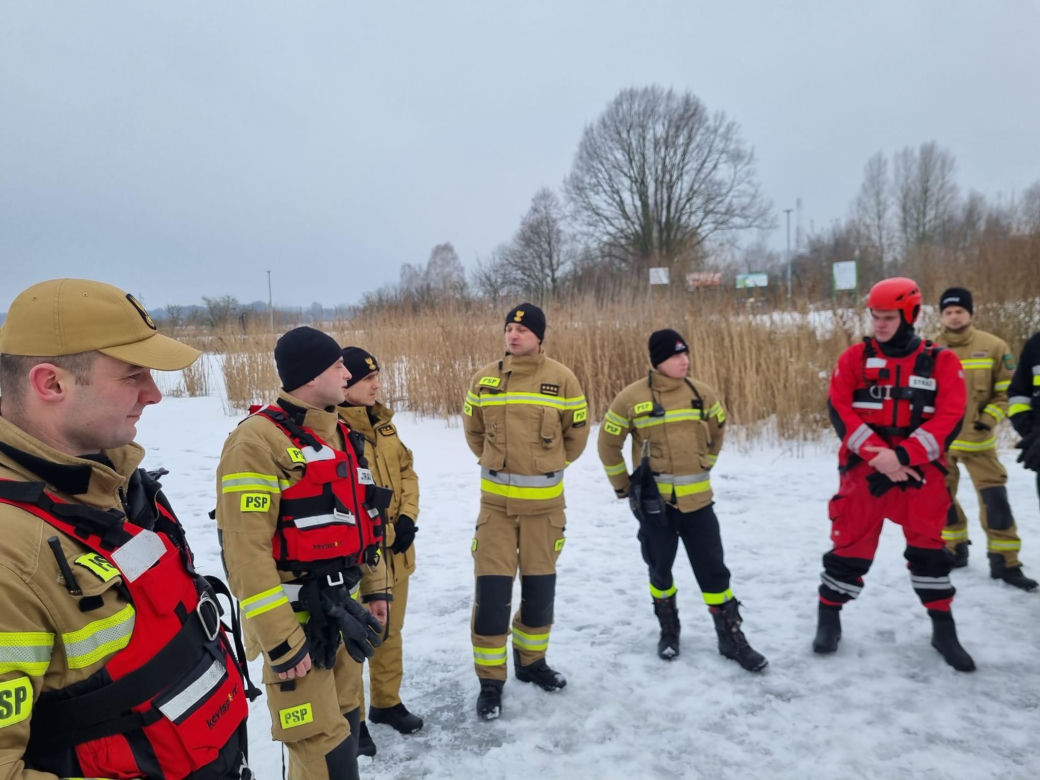 Ćwiczenia strażaków odbyły się tradycyjnie nad zalewem nad Muchawką w Siedlcach