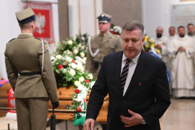 Karol Nawrocki na pogrzebie Jacka Magiery
