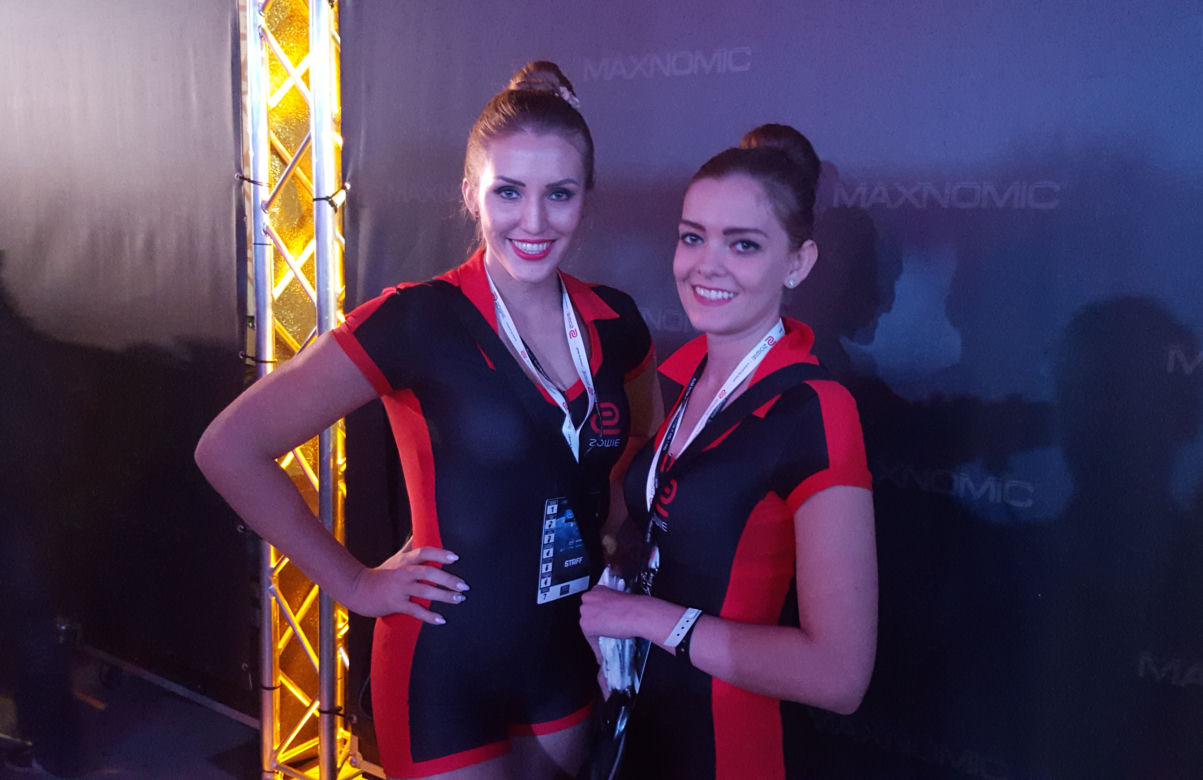 Hostessy i cosplay'e na IEM 2016