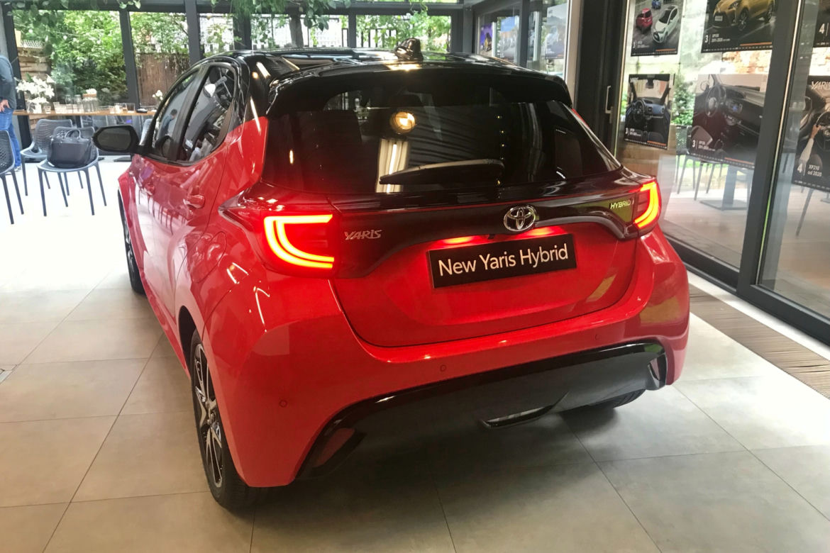 Toyota Yaris 1.5 Hybrid 116 KM e-CVT 