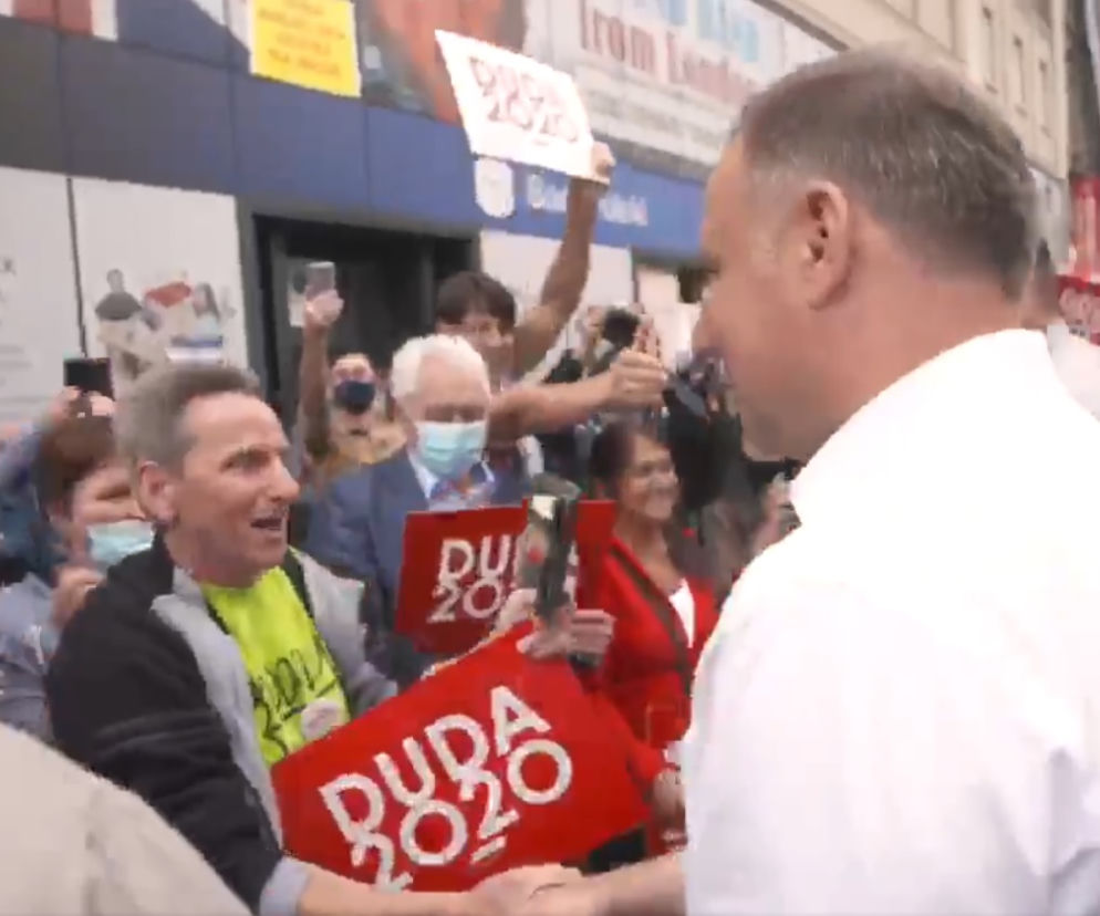 Andrzej Duda w Katowicach spotkał się z mieszkańcami. Były wspólne zdjęcia, uściski dłoni i... kawa [ZDJĘCIA, WIDEO]