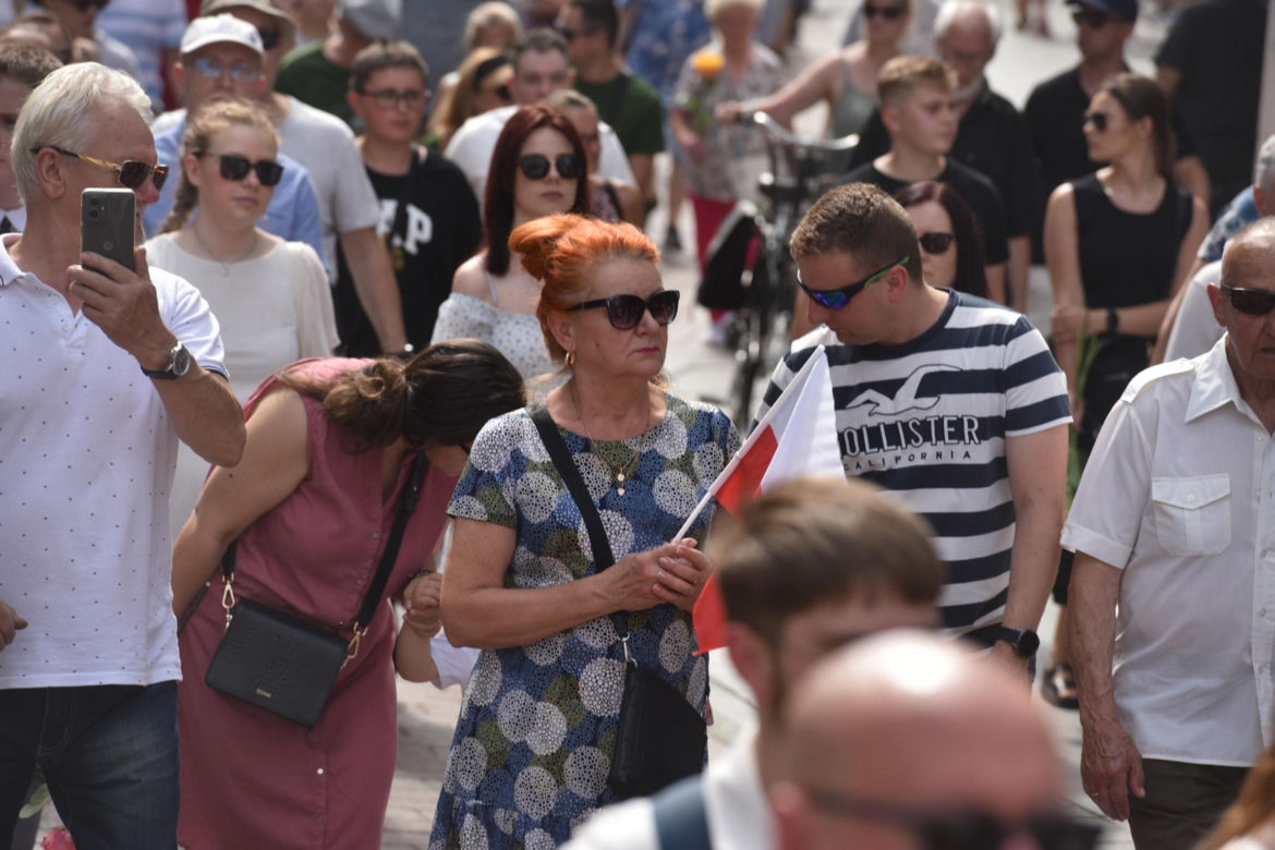 Marsz Milczenia dla Klaudii w Toruniu. „Niech nasza cisza przemówi głośniej niż słowa” [GALERIA]