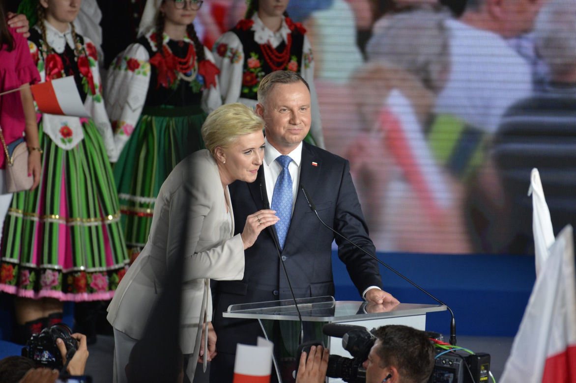 Wybory 2020. Duda gratuluje Trzaskowskiemu. Został wybuczany przez własny sztab