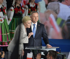 Wybory 2020. Duda gratuluje Trzaskowskiemu. Został wybuczany przez własny sztab