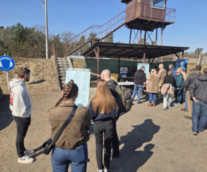 Huk strzałów i tłumy na strzelnicy. Piknik Strzelecki przyciągnął mieszkańców