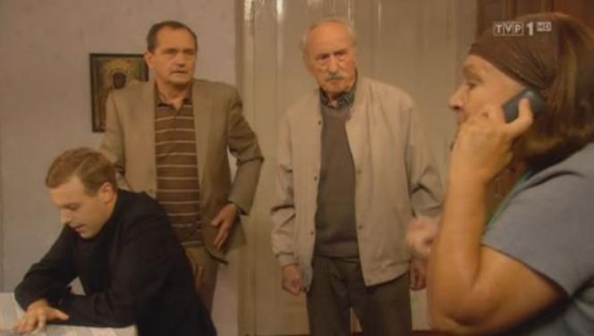 RANCZO 7 odc. 88. Wikary Maciej (Mateusz Rusin), dr Wezół (Wojciech Wysocki), Stach Japycz (Franciszek Pieczka), Michałowa (Marta Lipińska)
