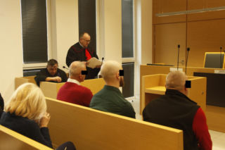 Spadł z noszy w drodze do szpitala, nie przeżył. Medycy oskarżeni o śmierć Ryszarda