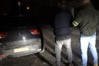 Nietypowa tablica zwróciła uwagę policji. Lista przewinień była długa