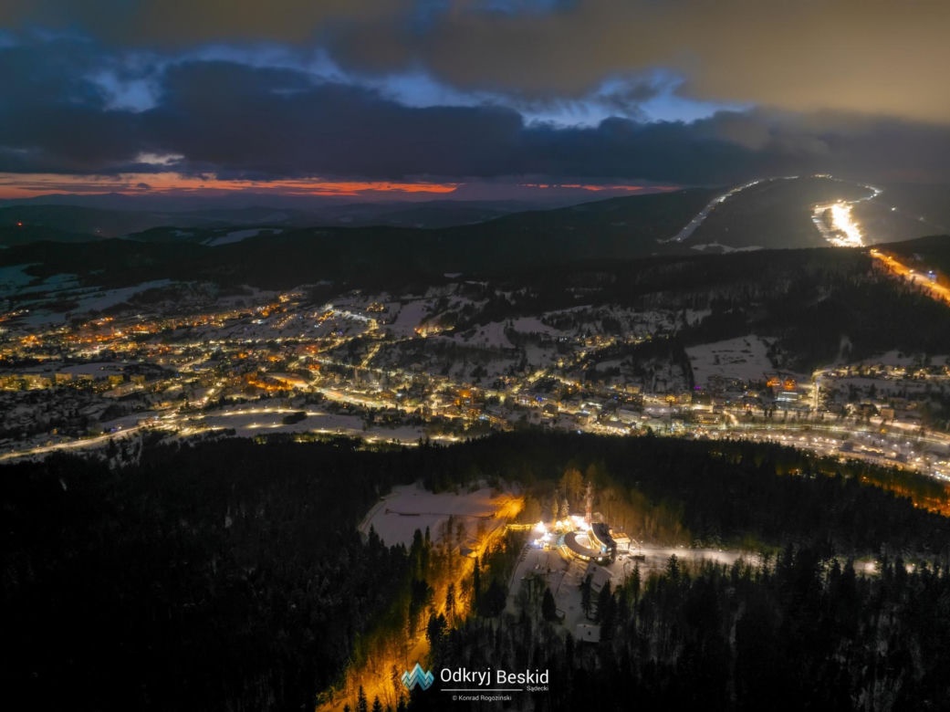 Krynica-Zdrój nocą. Niesamowite zdjęcia z serca Małopolski! 