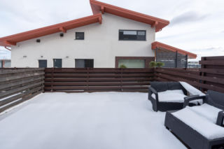 Czy masz obowiązek odśnieżać balkon? Obciążenia, bezpieczeństwo i odpowiedzialność prawna