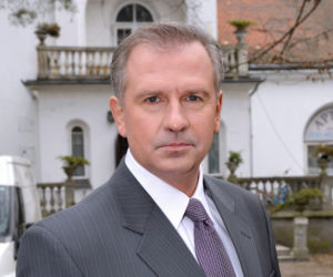 Klan, odcinek 4640: Paweł podejrzewa, że odzyskane klejnoty Anny to falsyfikaty i chce zaalarmować policję