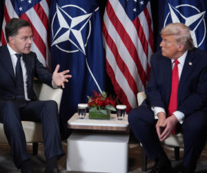 Tajemniczy znak na ręce Trumpa! Rzeczniczka tłumaczy