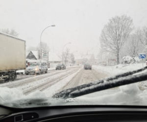 Opady śniegu PARALIŻUJĄ drogi. DRAMAT na drogach Podkarpacia [ZDJĘCIA INTERNAUTÓW]
