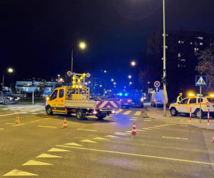 Woda z uszkodzonego kanału zalewa piwnice