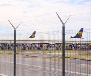 Lotnisko w namiocie. W Modlinie otwarto nowy terminal