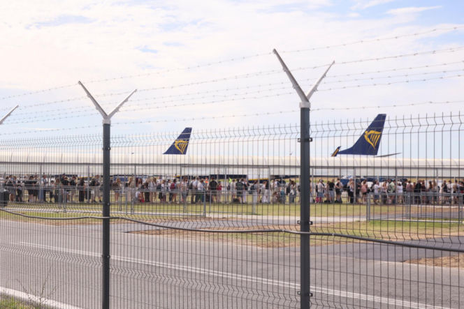 Lotnisko w namiocie. W Modlinie otwarto nowy terminal