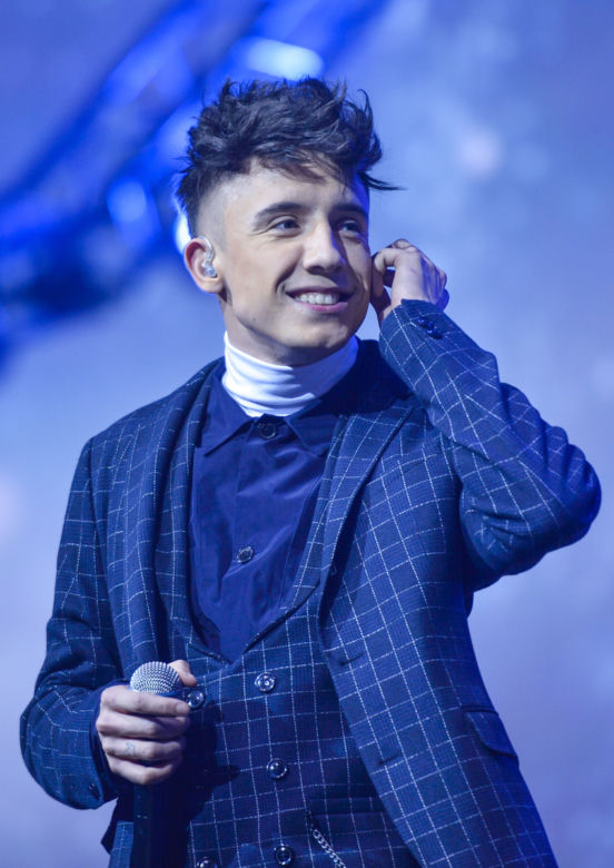  Dawid Kwiatkowski najprzystojniejszym polskim wokalistą. Pod jego zdjęciami sypią się  pochlebne komentarze!