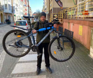 Rusłan sprzedaje rower i jedzie na Ukrainę. Muszę walczyć!
