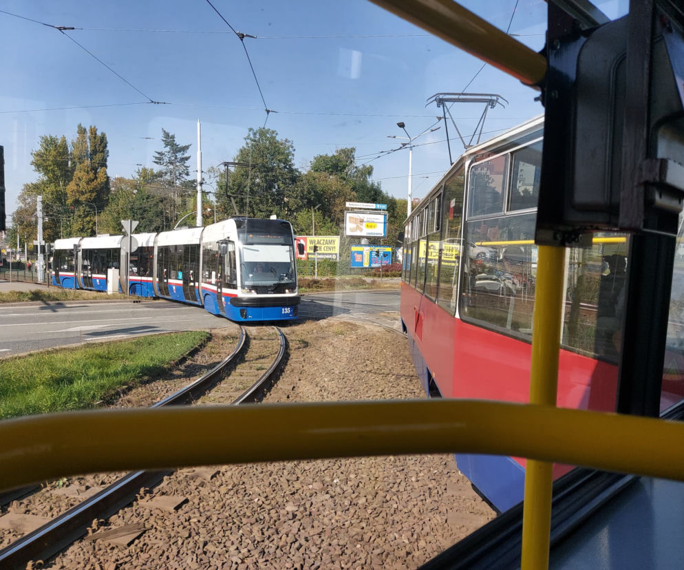Bydgoszcz: Z tramwaju wypadł silnik i doszło do wykolejenia! Trzy osoby ranne