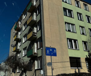 Chcieli zrobić sobie z 61-latki stałe źródło dochodu. Wpadli przy trzeciej próbie odbioru gotówki