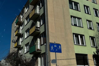 Chcieli zrobić sobie z 61-latki stałe źródło dochodu. Wpadli przy trzeciej próbie odbioru gotówki