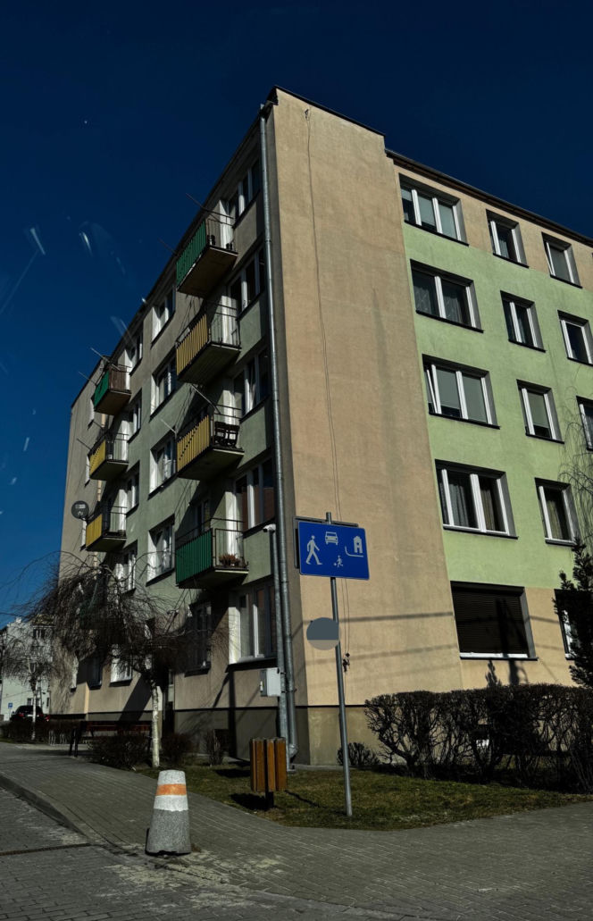 Chcieli zrobić sobie z 61-latki stałe źródło dochodu. Wpadli przy trzeciej próbie odbioru gotówki