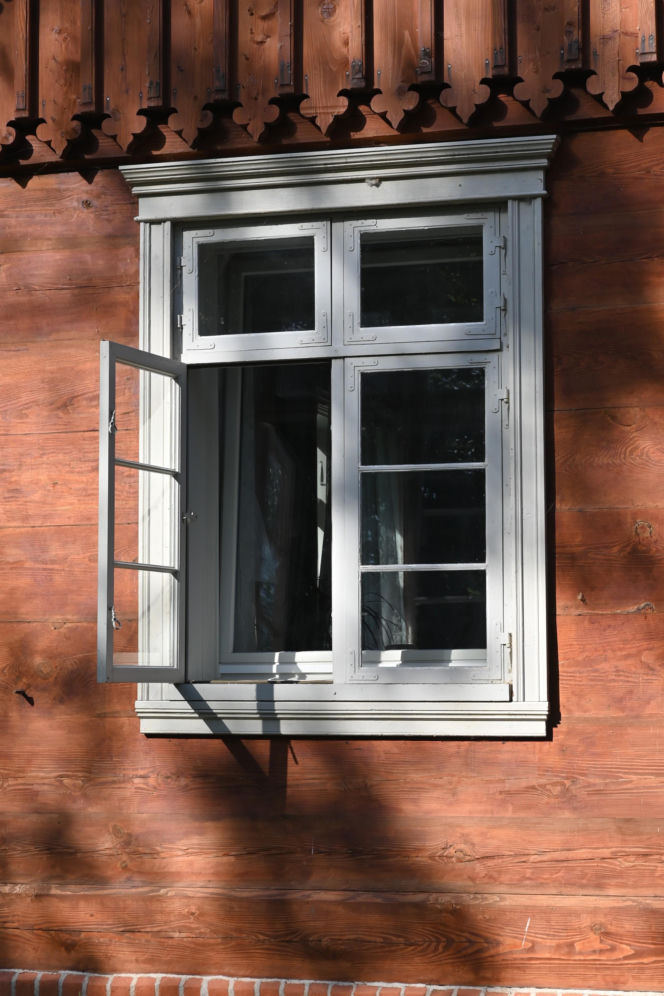 Drewniany dom w Jazowej na Żuławach - zabytek z 1887 r. odzyskał blask po pożarze