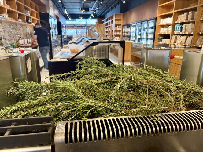 Vini e Capricci by Abrahams - rozmaryn, którym Luk aromatyzuje oliwę