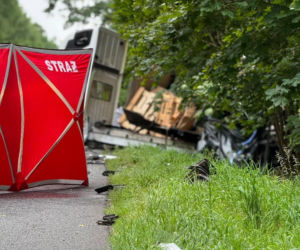 Zjechał na przeciwległy pas. Tragiczny finał wypadku na DK 11