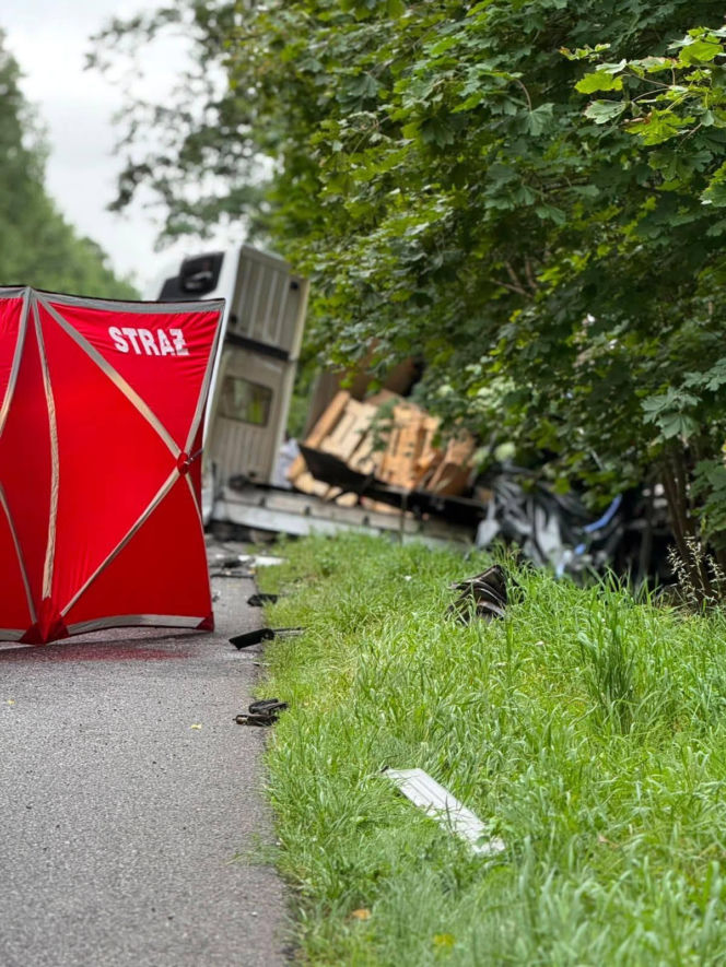 Zjechał na przeciwległy pas. Tragiczny finał wypadku na DK 11