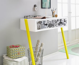 Białe biurko o minimalistycznej formie