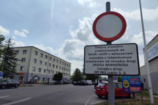 „L-ki” nie mogą już tam wjeżdżać i ćwiczyć. Blokowały ruch, dlatego zarządca zakazał im wjazdu