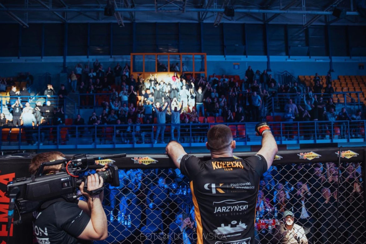 Szymon Kołecki mistrzem Babilon MMA