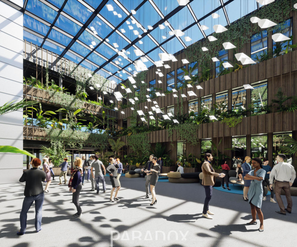 Wizualizacja HUB-u Zielonej Gospodarki w Tychach z bujną roślinnością na ścianach i dachu, licznymi oknami oraz światłem słonecznym wpadającym przez przeszklony dach. Na parterze widać grupy ludzi, co symbolizuje tętniące życiem centrum wspierające zielone przedsiębiorstwa. Więcej o tym na Architektura Murator Plus.