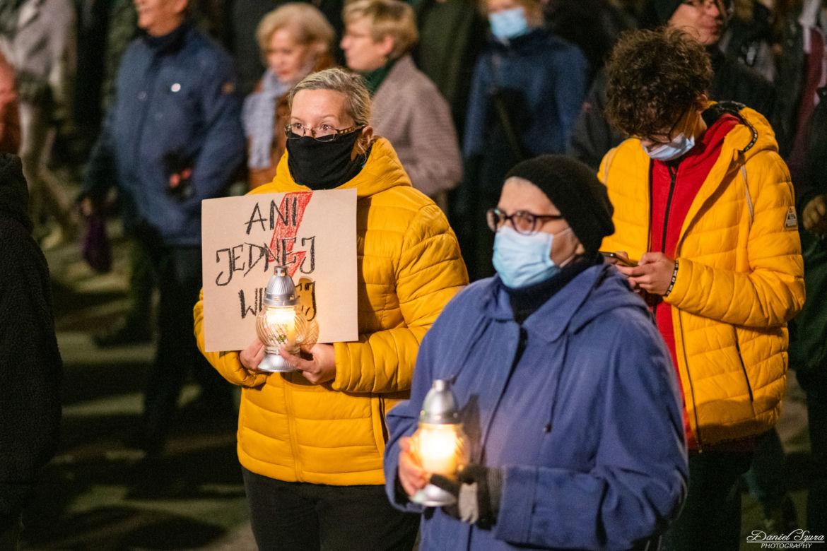 Kraków: "Ani jednej więcej". Protest po śmierci ciężarnej Izabeli z Pszczyny