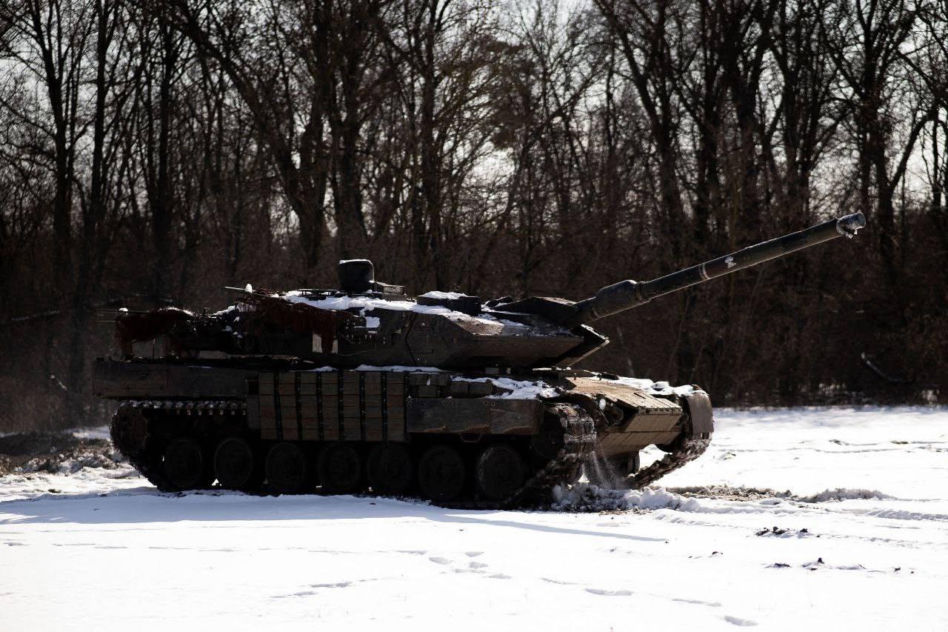 Odnowione Leopardy 2 wracają na Ukrainę. Litwa zakończyła naprawę czołgów, w tym rzadkiej szwedzkiej wersji