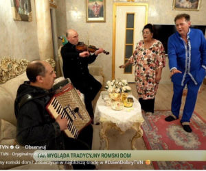 SZOK! Tak mieszka Bogdan Trojanek. Złoto, przepych i egzotyczna papuga!