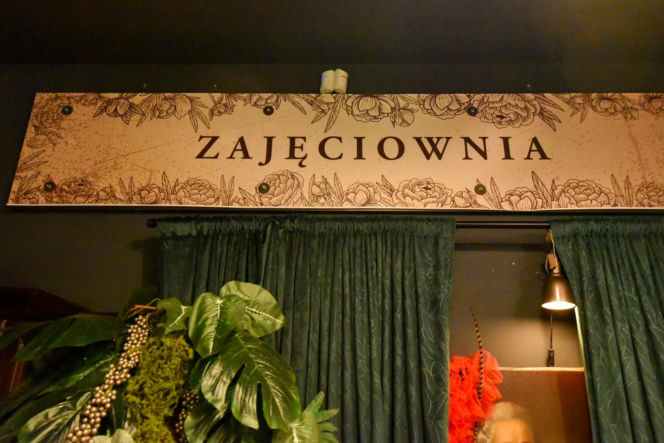 "Zajęciownia" to wyjątkowa przestrzeń, urządzona w klimacie Alicji w Krainie Czarów. Działa w Wielkiej Nieszawce pod Toruniem